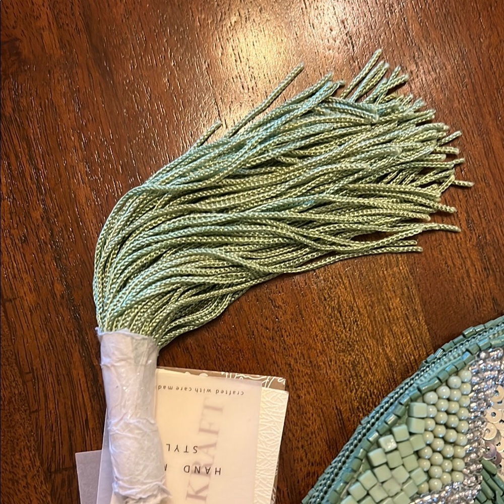 Antik Kraft | Green Beaded Clutch with Tassel - Picture 5 of 12